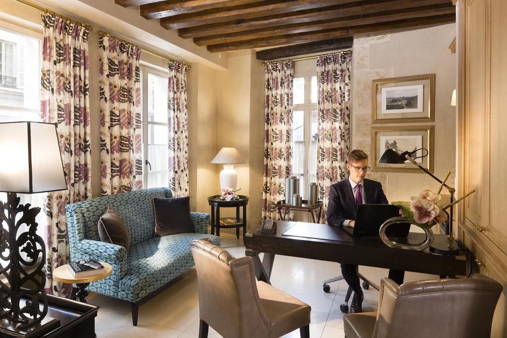 Les Tournelles Hotel Paris Exterior photo