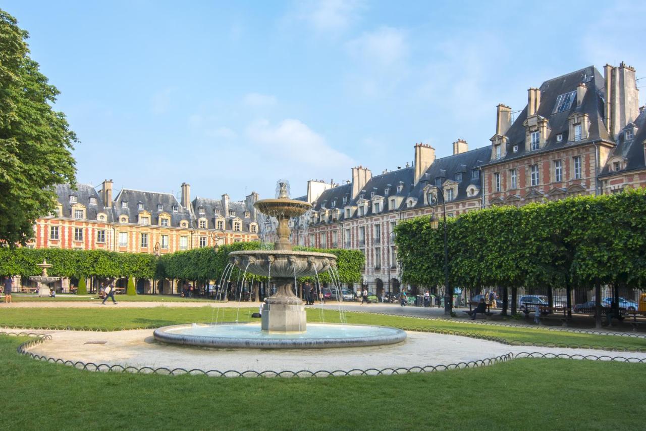 Les Tournelles Hotel Paris Exterior photo